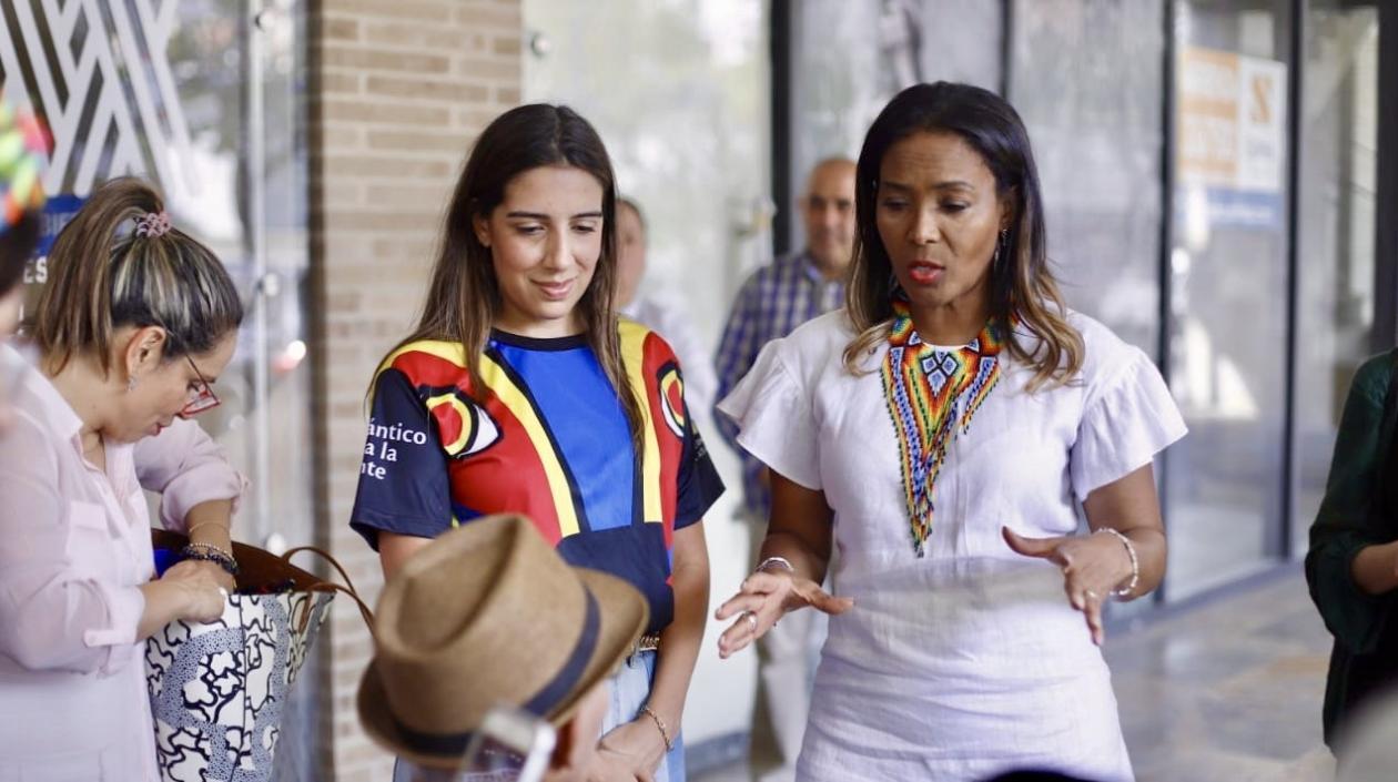Marcela Dávila (Secretaria de Cultura del Atlántico) y Carmen Vásquez (Ministra de Cultura).