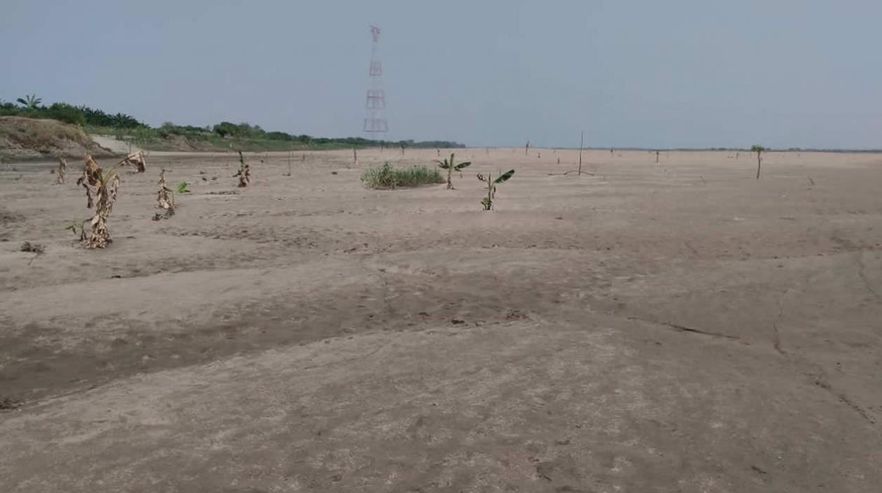 Playón en lo que antes era el Río Magdalena, frente a Suan.