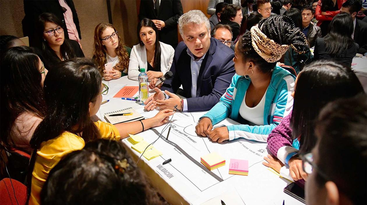  El Presidente enfatizó en que hay que poner más atención al aspecto relacionado con la salud mental de los jóvenes.