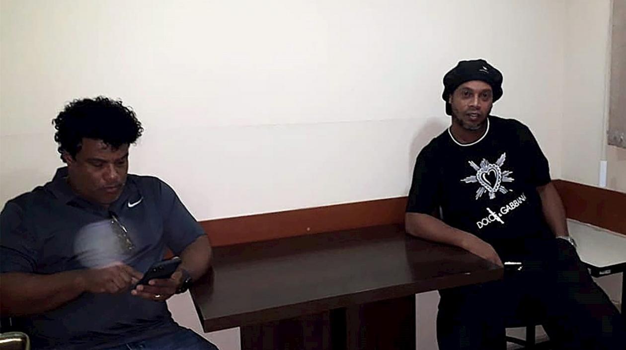 Ronaldinho en arresto. 