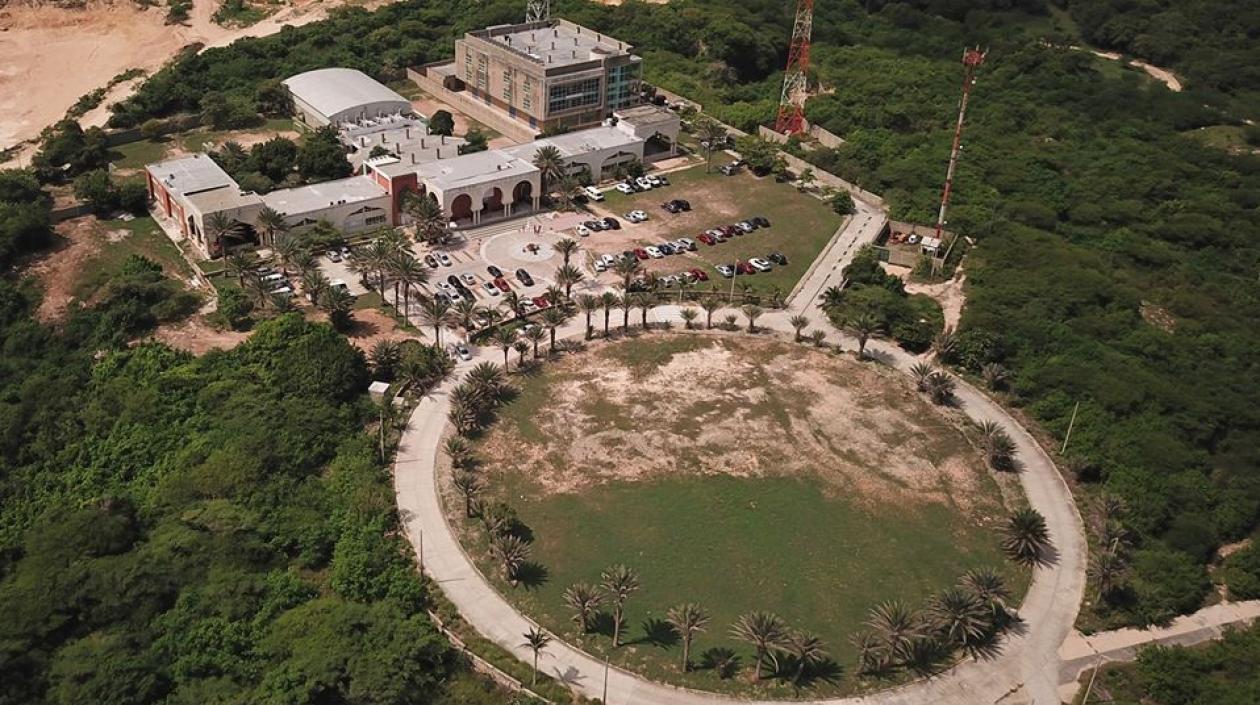 Imagen aérea del colegio J. Vender Murphy.