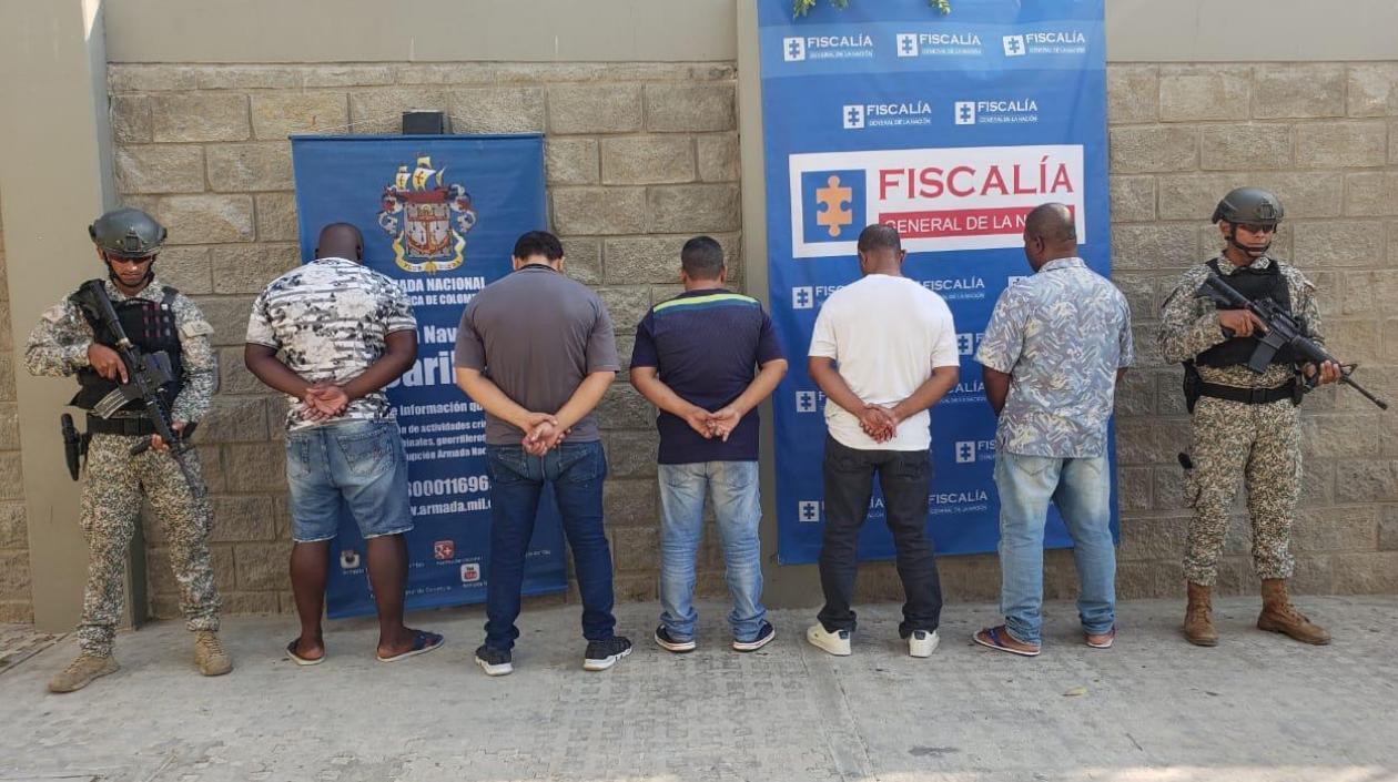 Los cinco capturados quedaron a disposición de la Fiscalía.