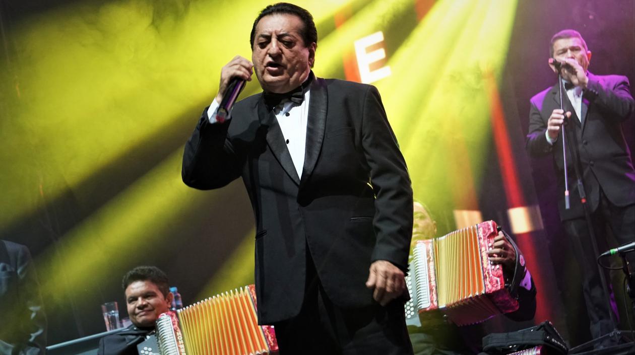 El cantante Jorge Oñate durante su presentación.