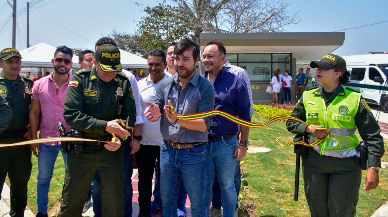 Momento de la entrega oficial.