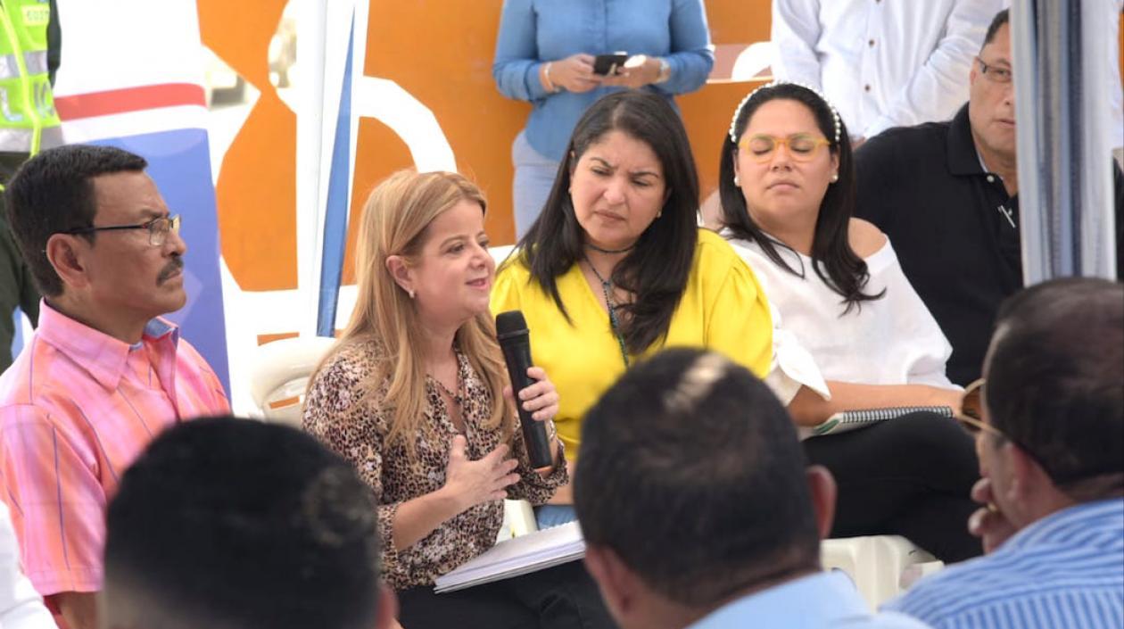 La Gobernadora, Elsa Noguera; la Secretaria de Infraestructura, Nury Logreira y el Alcalde de Tubará, José Coll.