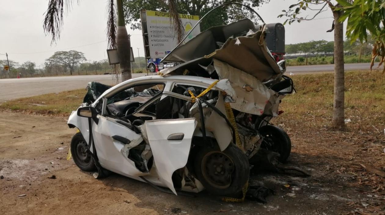 Así quedó el vehículo donde se movilizaban las víctimas.