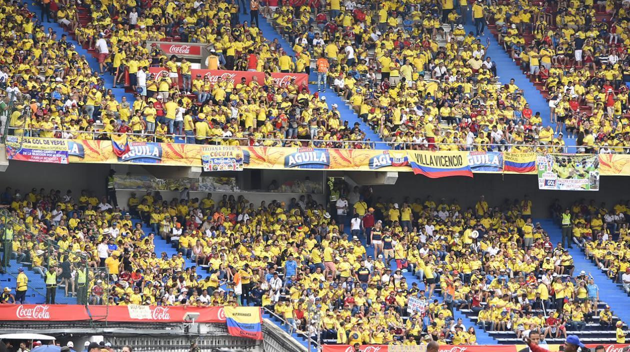 Ambiente de eliminatorias en el estadio Metropolitano.