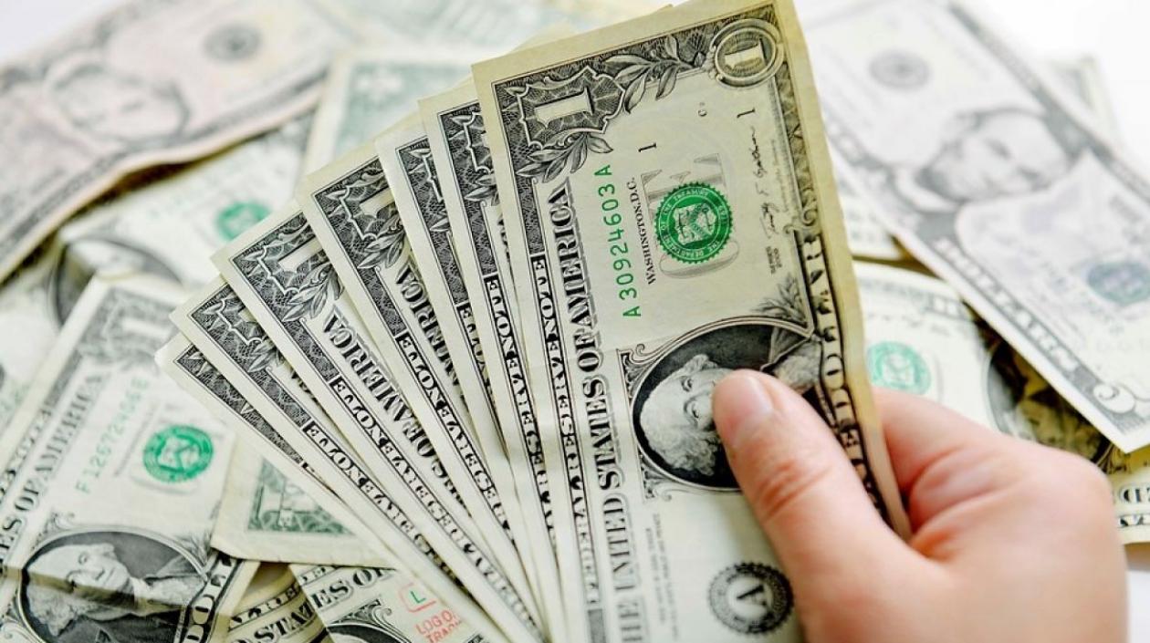 El dólar cerró por encima de los 4.000 pesos.