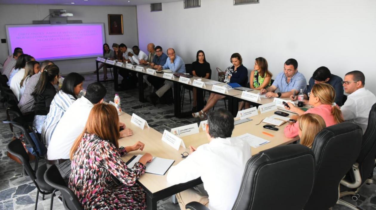 Consejo de Gobierno entre el gabinete departamental y alcaldes municipales.