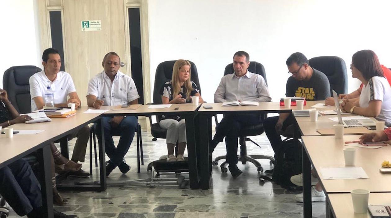 La Gobernadora, Elsa Noguera, y el Rector (e) Jorge Restrepo, presidiendo la reunión.