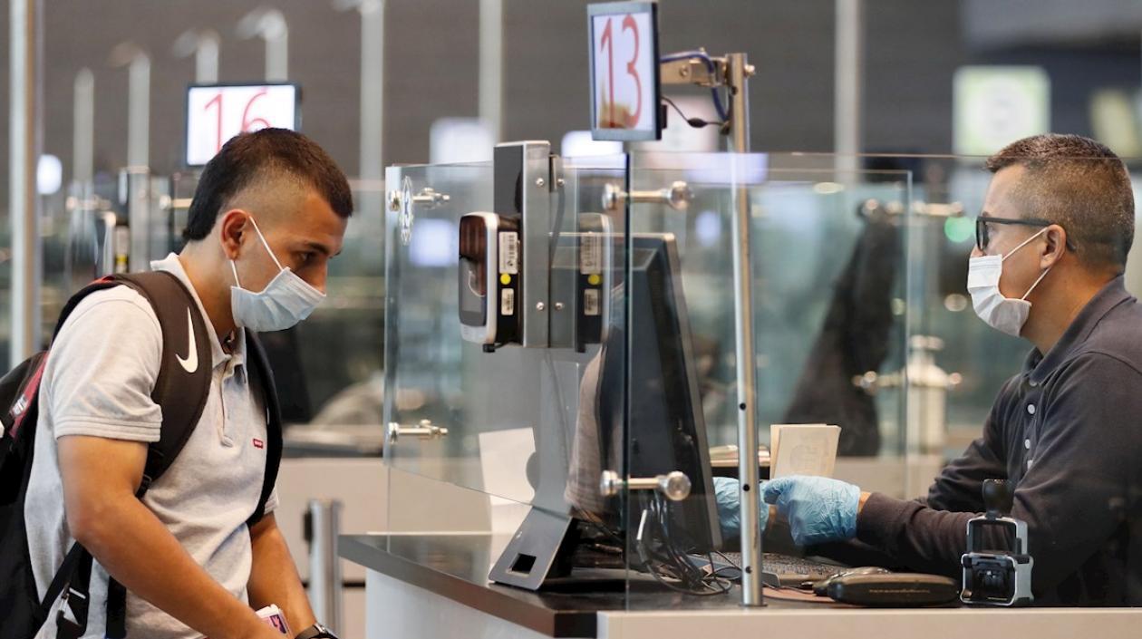 Siguen los controles en los aeropuertos.