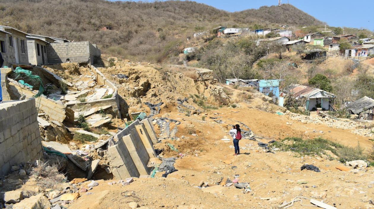 Las casas destruidas por el deslizamiento.