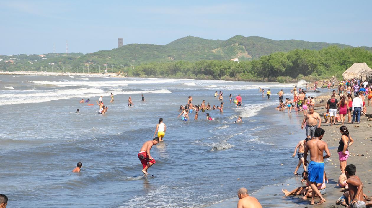 Ordenan cierre de playas 