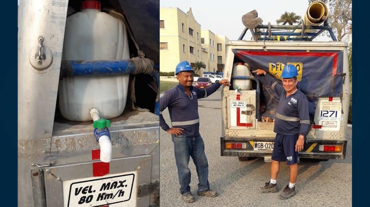 Los operarios de la Triple A con el lavamanos portátil.