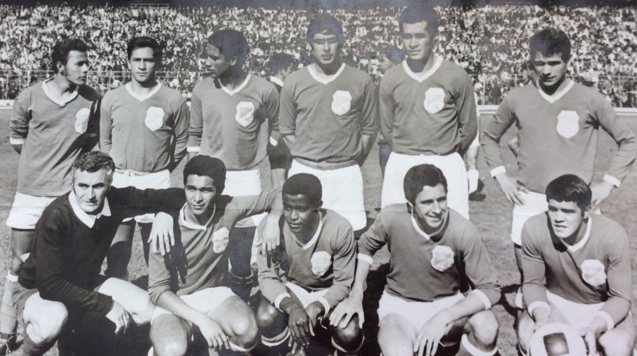 Amadeo Carrizo con el equipo de Millonarios. 