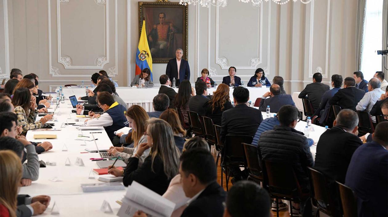 Imagen de una reunión de Alcaldes con el Presidente Duque.