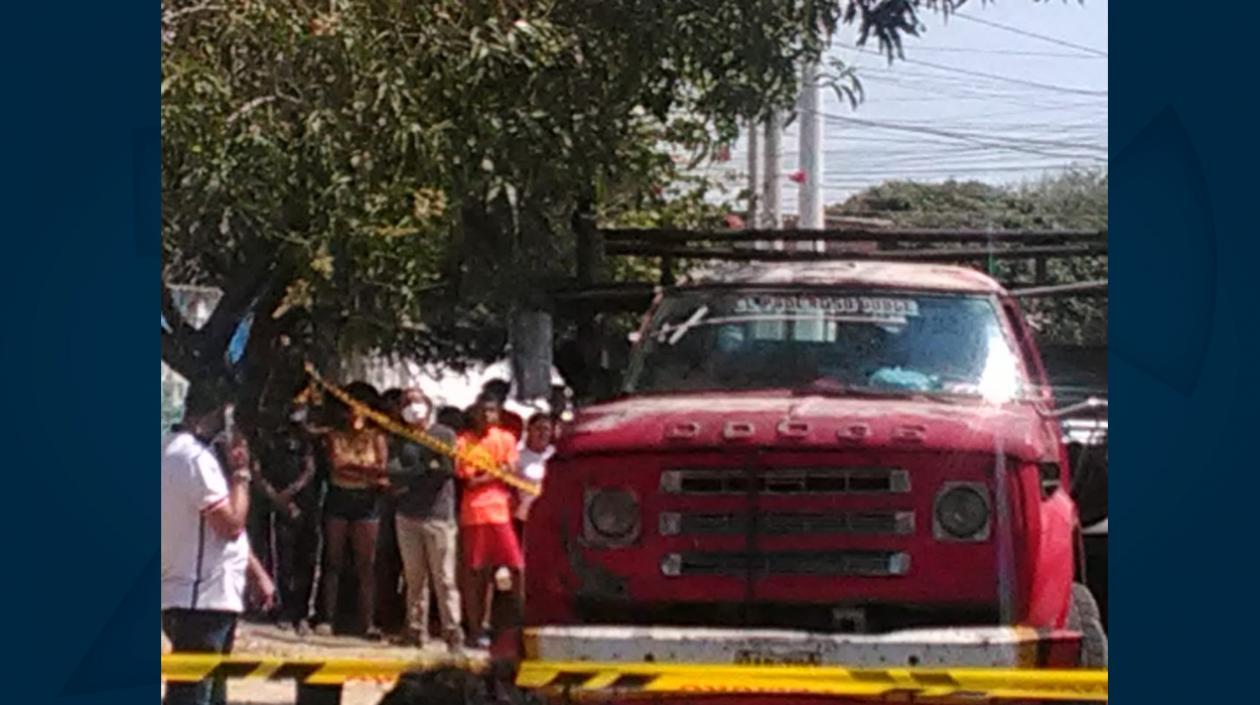 Lugar en donde fue asesinado un hombre dentro de esta volqueta.