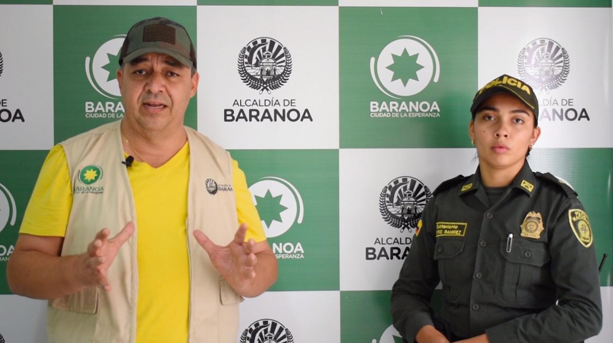 El Alcalde Roberto Celedón y la Comandante de la Estación de Policía, Teniente Astrid Ramírez.