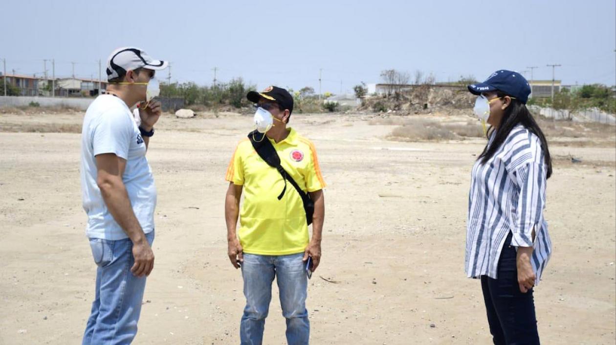 Inspección a uno de los sitios que serán adecuados como albergues temporales.