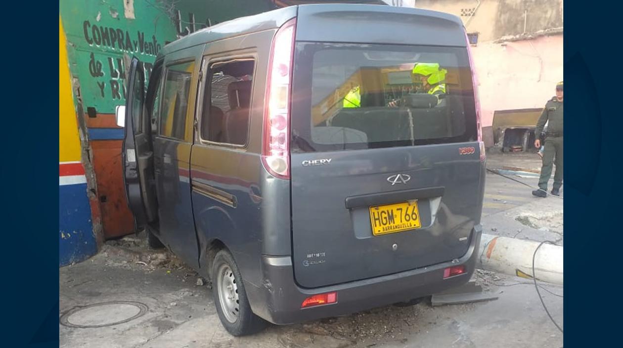 Van donde se movilizaba la víctima.