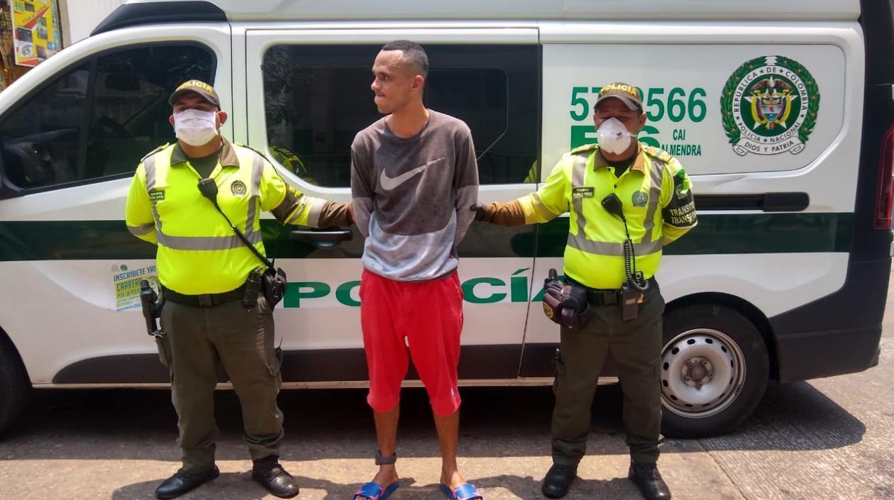 El capturado cuando era conducido a la URI.