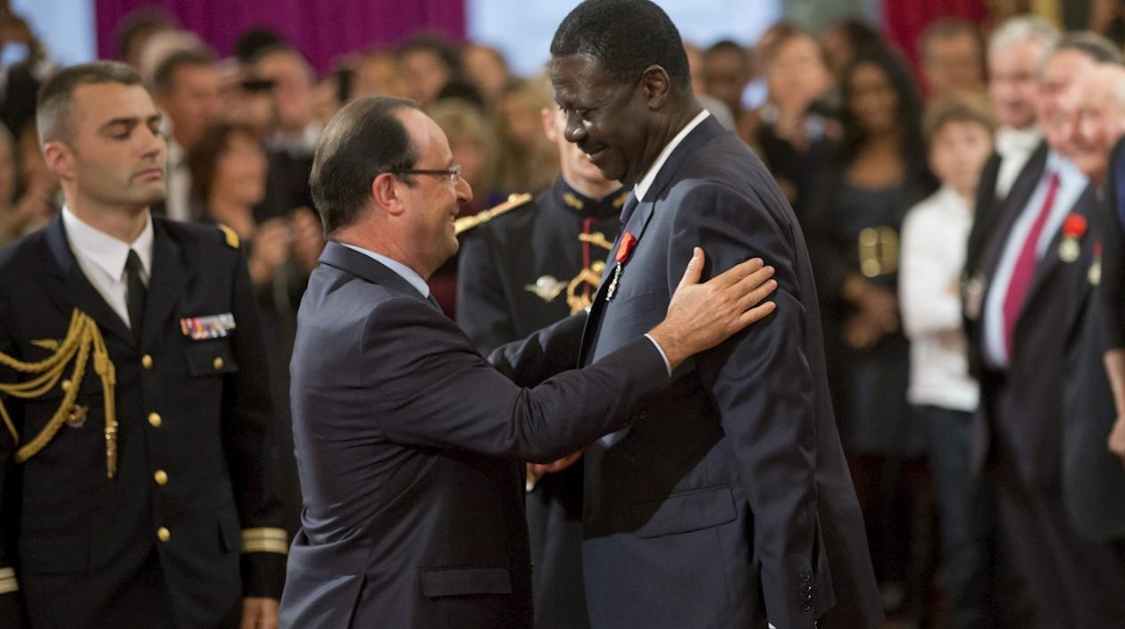 Pape Diouf (derecha), expresidente del Marsella.