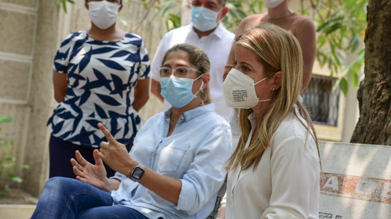 Secretaria Alma Solano y Gobernadora Elsa Noguera.