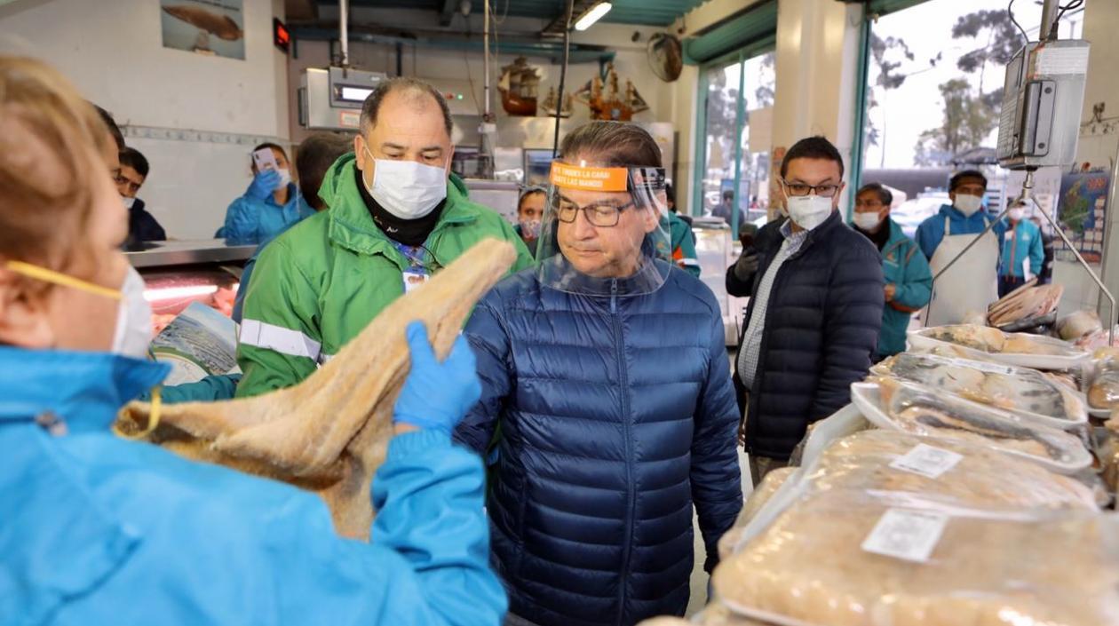 El Ministro de Agricultura revisó la cadena de frío de Corabastos, la central mayorista más grande de Colombia.