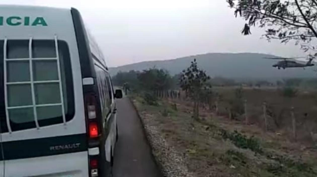 Momentos en que soldados del Ejército de Colombia bajaban de un helicóptero.