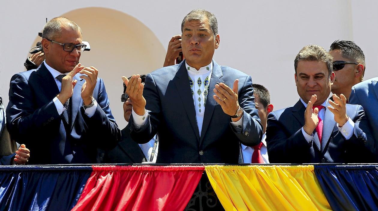 Expresidente de Ecuador, Rafael Correa (c).