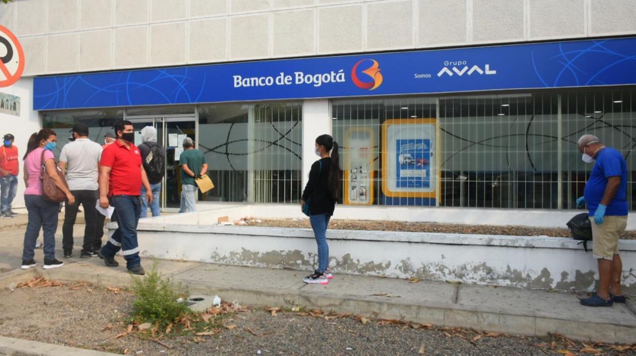 Procure hacer los pagos por medios magnéticos y las compras de medicamentos por domicilio.