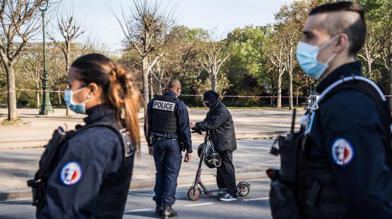En Francia hay fuertes controles en las calles para que la cuidadanía cumpla la cuarentena en sus casas. 