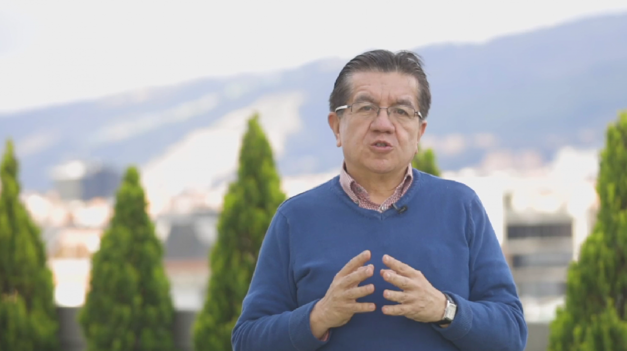 Fernando Ruíz, Ministro de Salud.