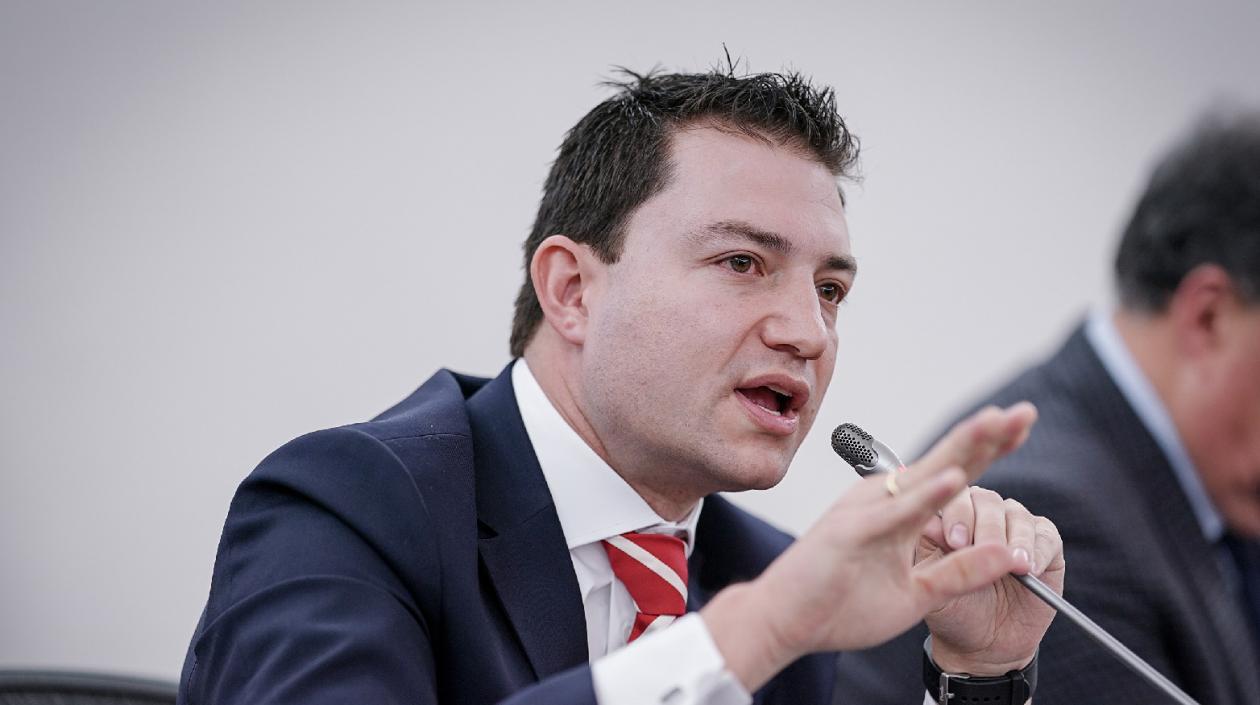 Contralor Carlos Felipe Córdoba.