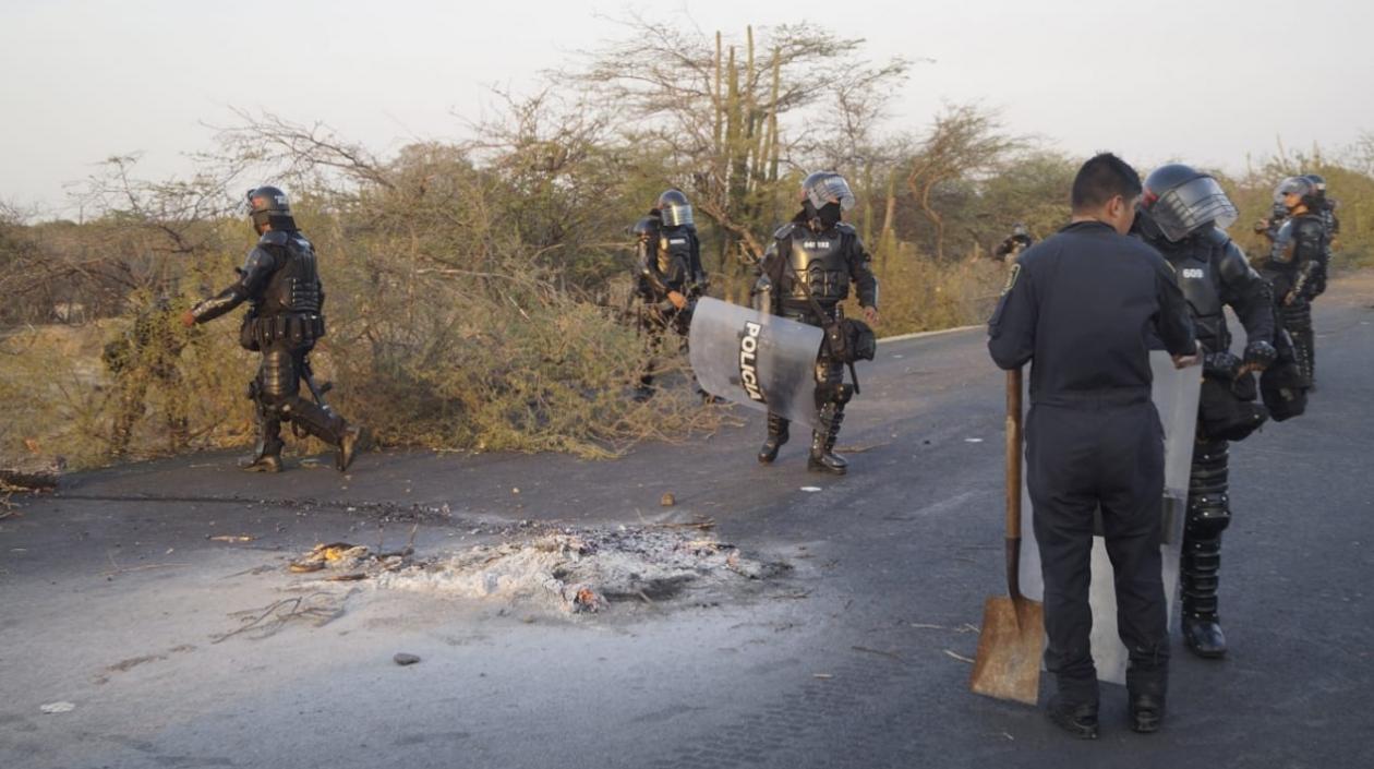 El Esmad despejó las vías que estaban cerradas por las personas