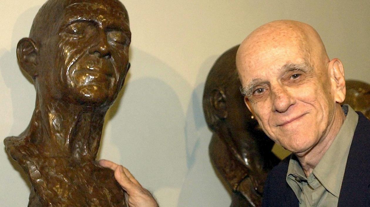 Fotografía de archivo fechado el 1 de diciembre de 2003 que muestra al escritor brasileño Rubem Fonseca, ganador del Premio de Literatura Latinoamericana y del Caribe Juan Rulfo.