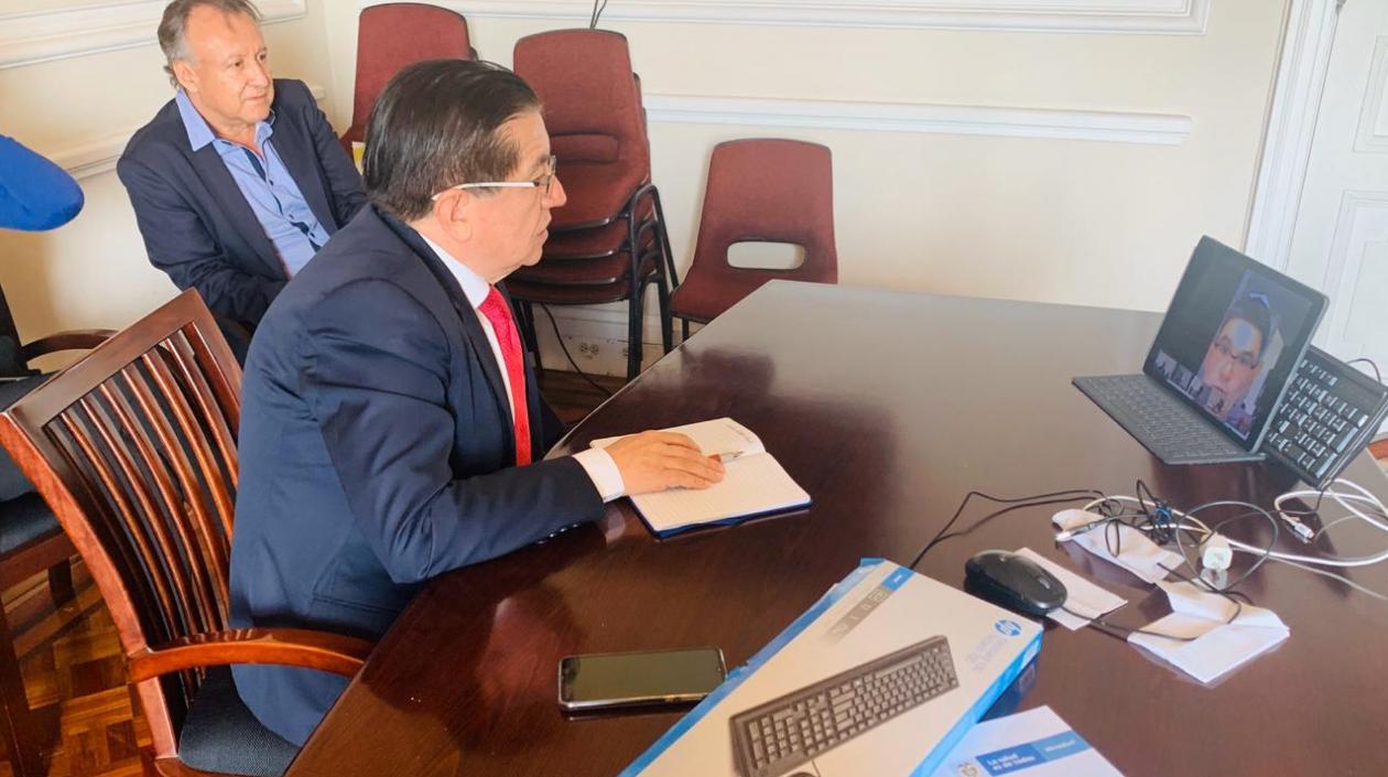 Fernando Ruiz, Ministro de Salud, en una sesión virtual con el Congreso.