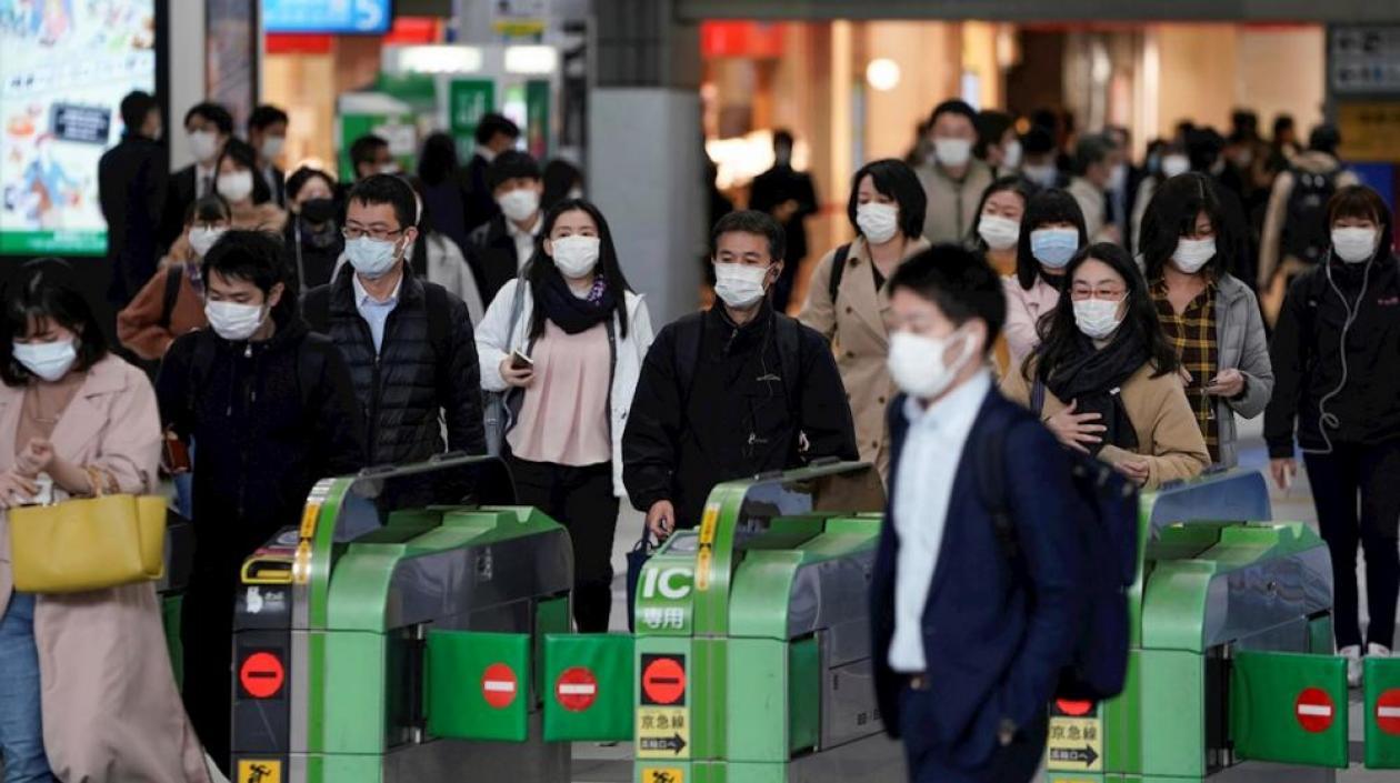 En Japón alargan estado de alerta y pide más distanciamiento social
