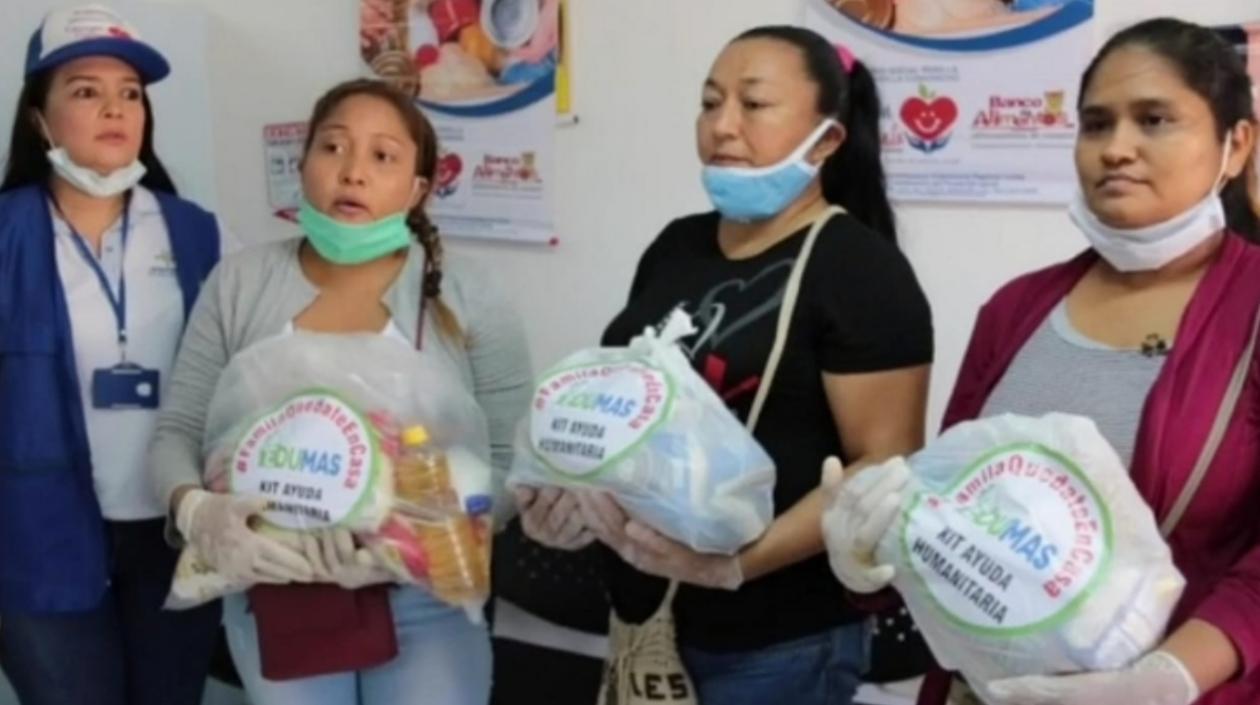 Entrega de mercados por parte del Edumas.