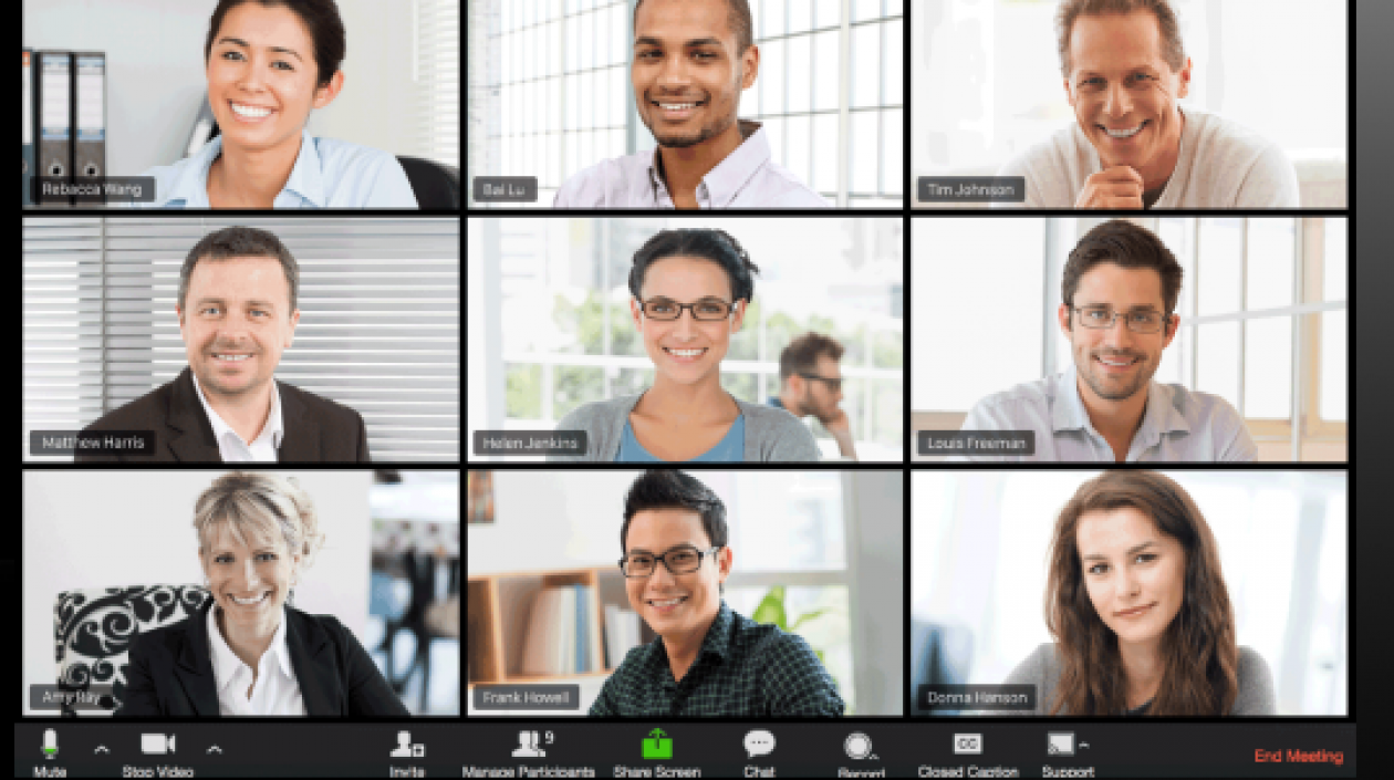 Monitor con conferencia por Zoom