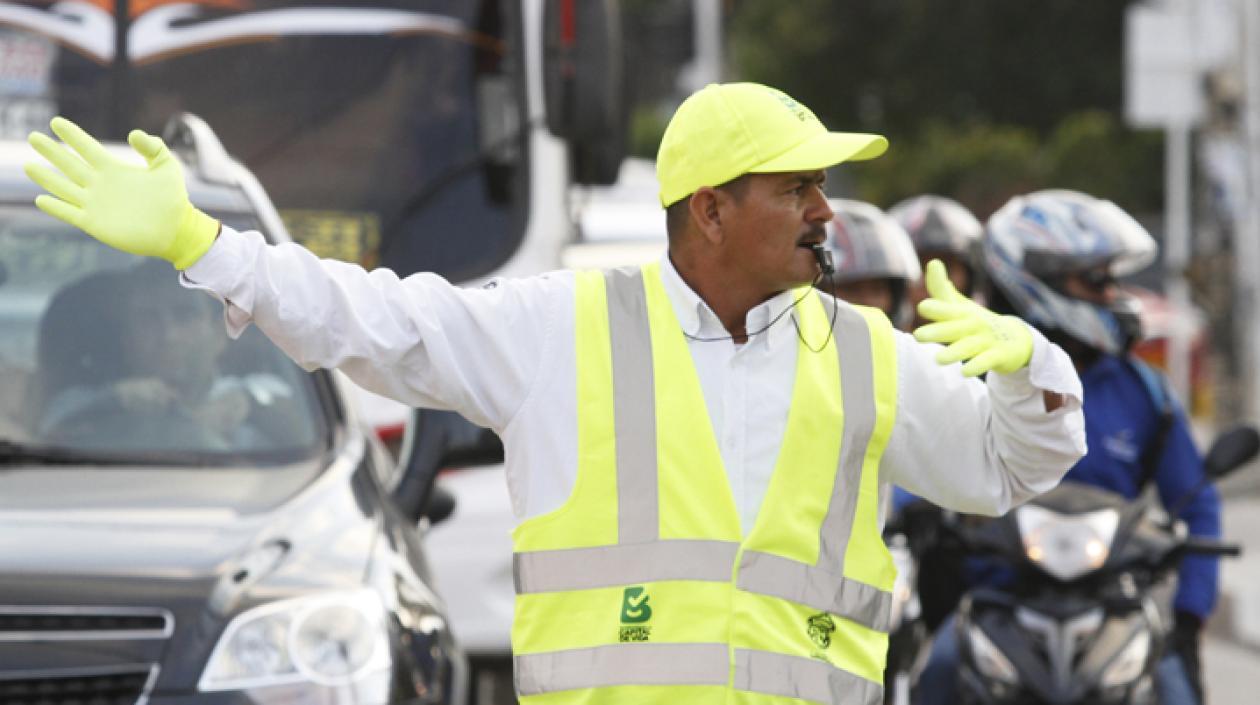 Tránsito sigue con los trámites en línea.