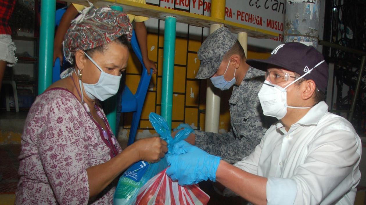 Entrega nocturna de las ayudas en Soledad.