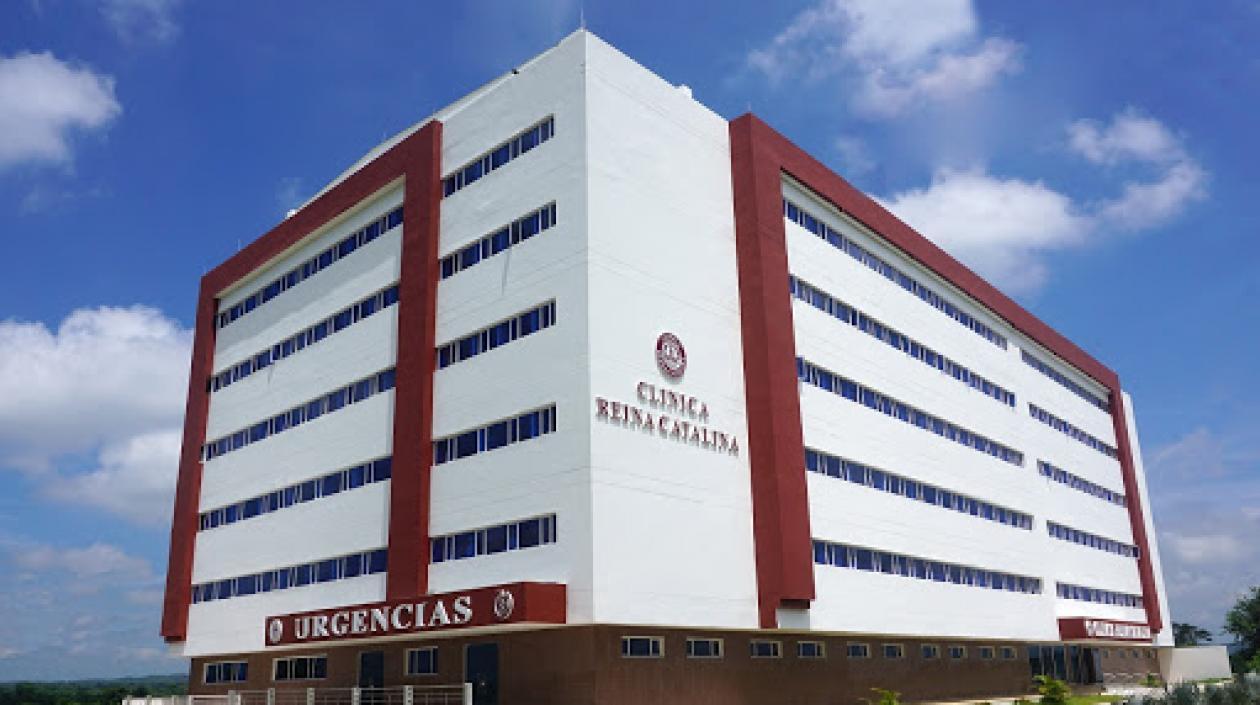 El herido recibe atención médica en la Clínica Reina Catalina de Baranoa.