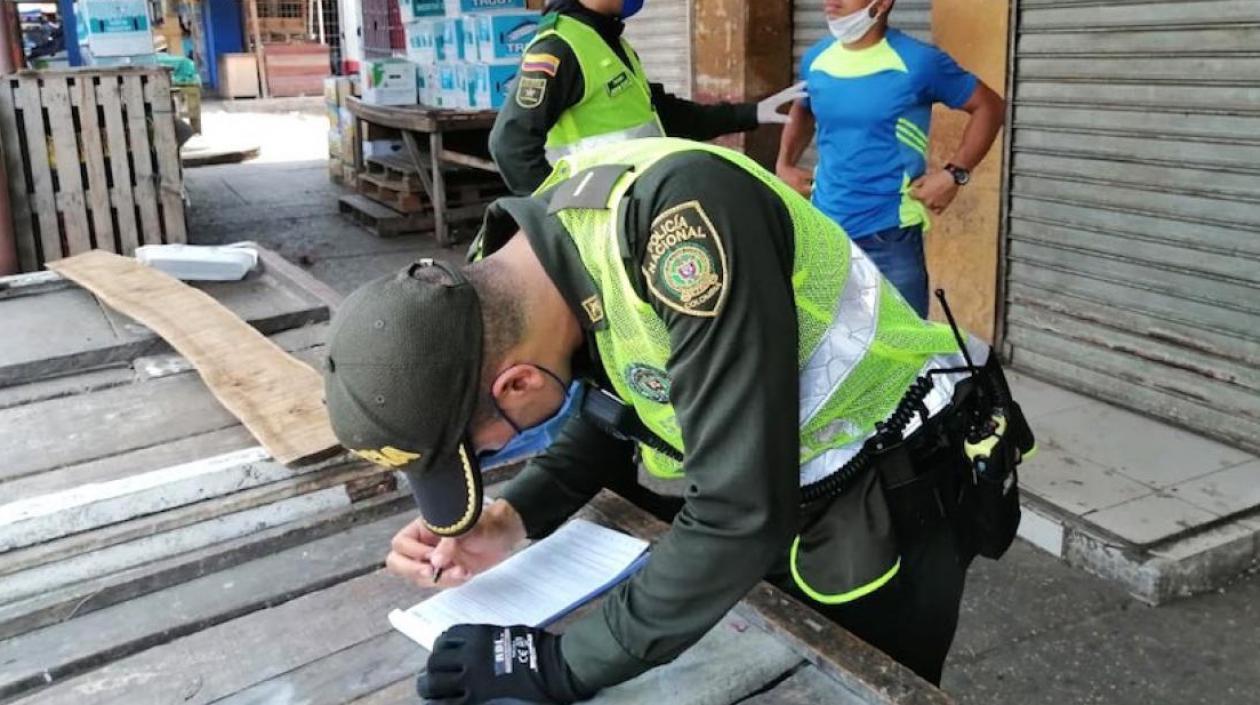 Imposición de comparendos en el centro de Barranquilla.