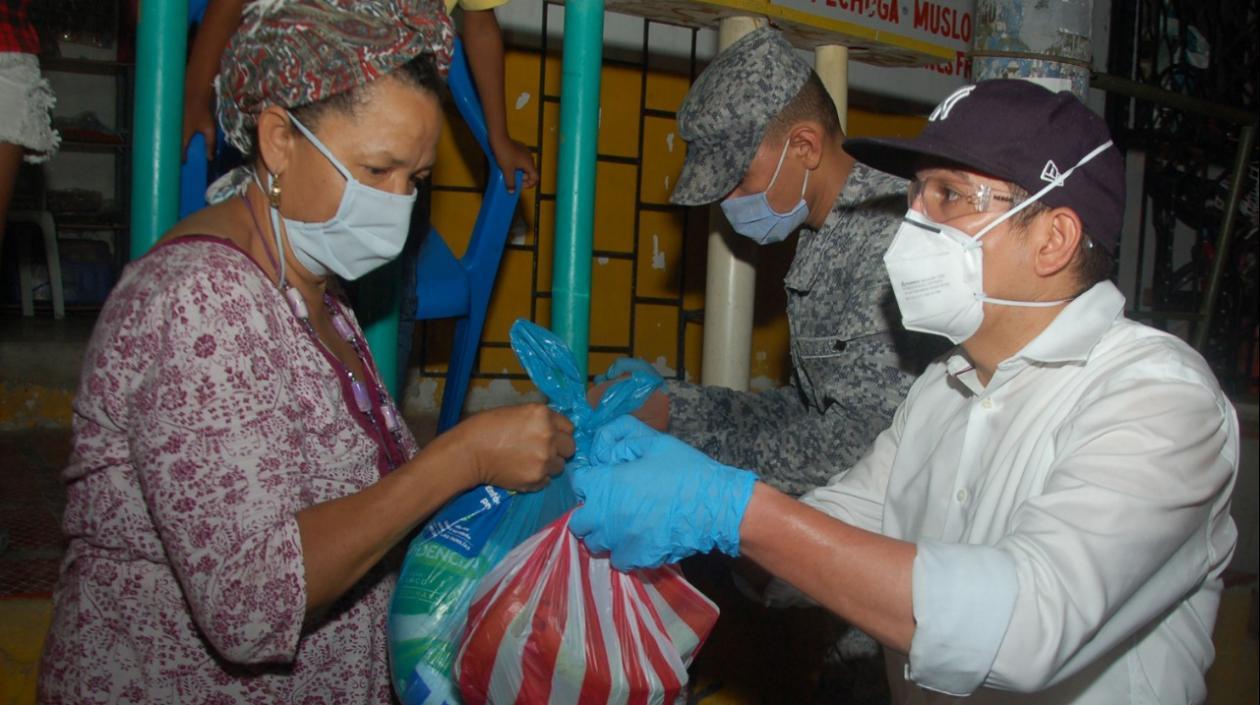 Entrega de mercados en Soledad.