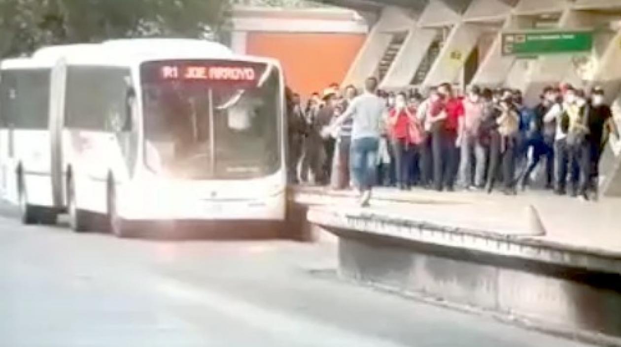 Ruta de Transmetro llegando a la estación 'Joe Arroyo'.