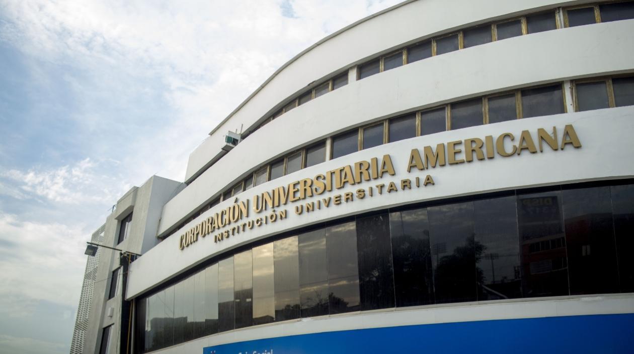 Fachada de la Corporación Universitaria Americana.