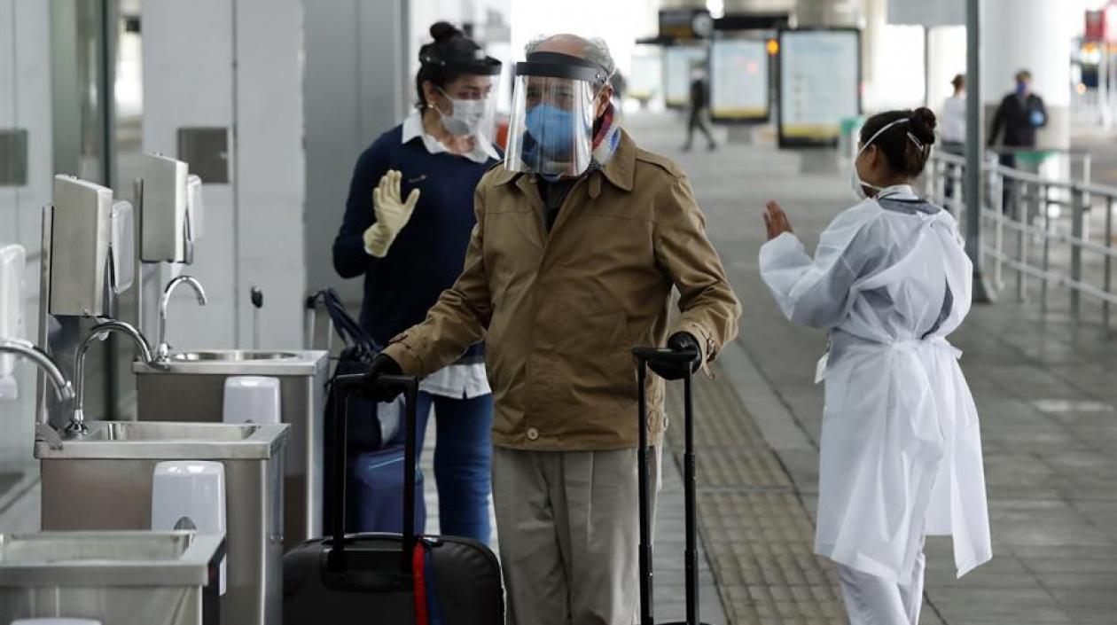 Españoles de regreso a su país, saliendo de El Dorado.
