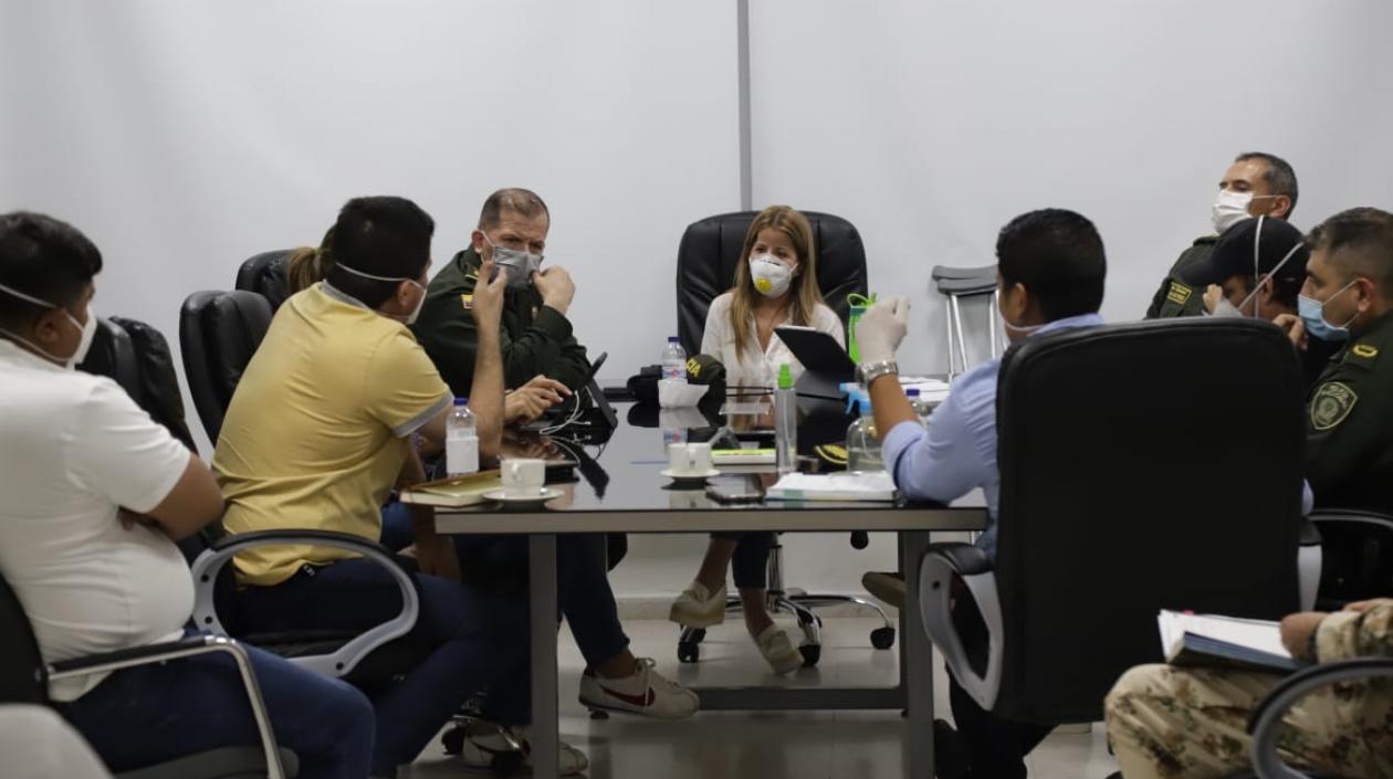 Gobernadora se reunió con alcaldes y la Policía.