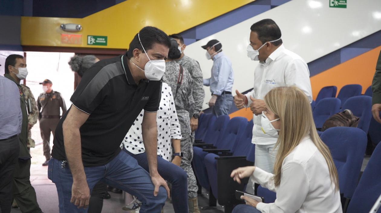 El Alcalde de Soledad, Rodolfo Ucrós, con la Gobernadora Elsa Noguera, en el Consejo de Seguridad.